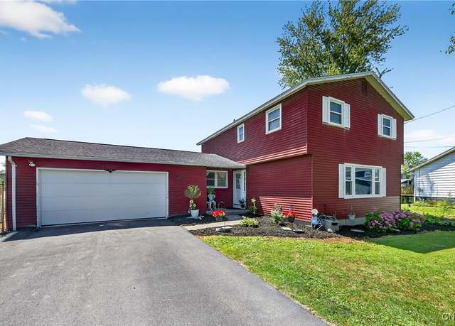 Property at 8185 Laurie Ln, Clay, NY 13090, 4 beds, 1.5 baths