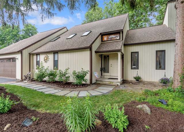 Property at 6310 Yulewood Cir, Cicero, NY 13039, 3 beds, 2.5 baths