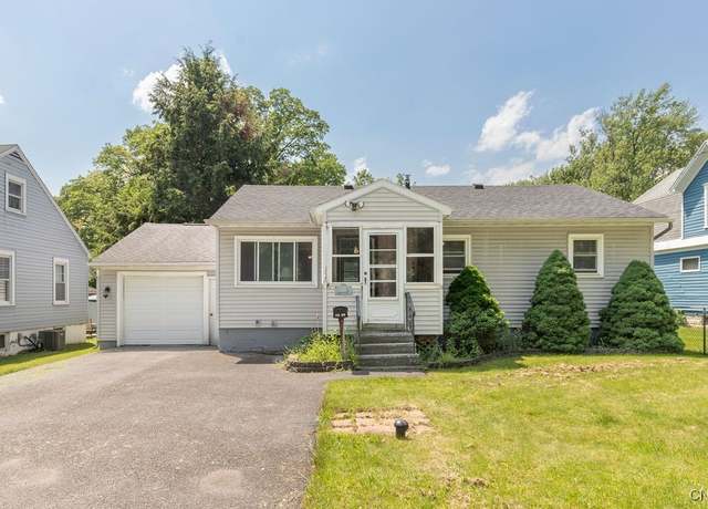 Property at 112 1/2 Medford Rd, Salina, NY 13211, 3 beds, 1 bath