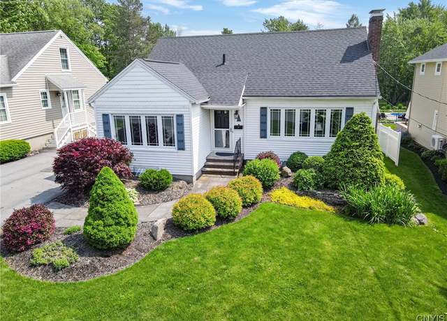 Property at 60 E Elizabeth St, Skaneateles, NY 13152, 4 beds, 2 baths