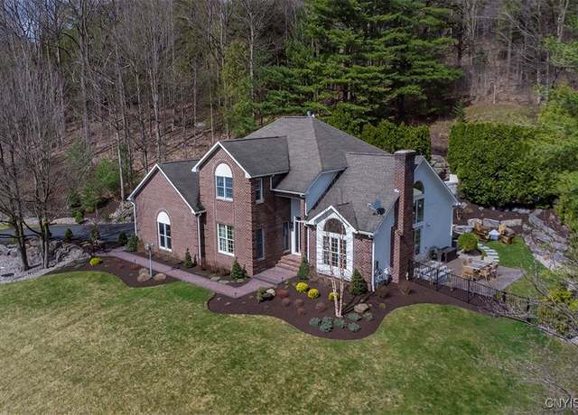 Property at 7103 Braxton Cir, Dewitt, NY 13066, 5 beds, 3 baths