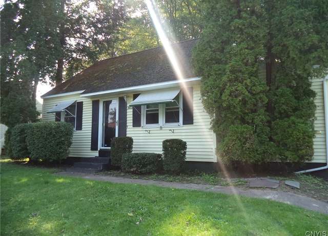 Property at 303 Richardson Dr, Clay, NY 13212, 2 beds, 1.5 baths