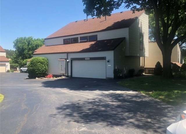 Property at 902 Woburn Dr, Camillus, NY 13031, 3 beds, 2.5 baths