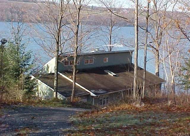 Property at 388 Dolphin Point Ln E, Niles, NY 13118, 4 beds, 3.5 baths