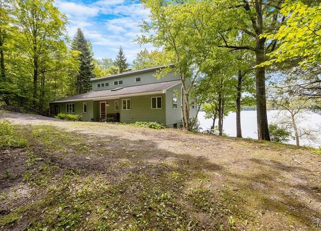 Property at 388 Dolphin Point Ln E, Niles, NY 13118, 4 beds, 3.5 baths