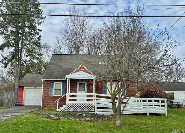 Property at 2 Donald Pl, Salina, NY 13090, 3 beds, 2 baths