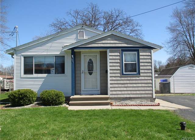 Property at 101 Ravenswood Dr, Clay, NY 13090, 2 beds, 1.5 baths