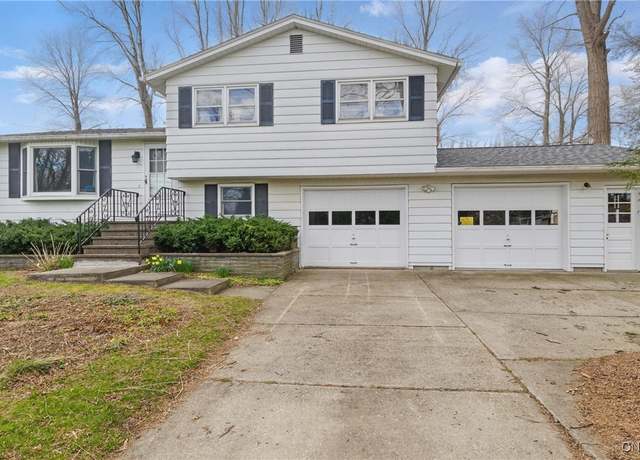 Property at 132 Bennett Rd, Camillus, NY 13031, 3 beds, 1.5 baths