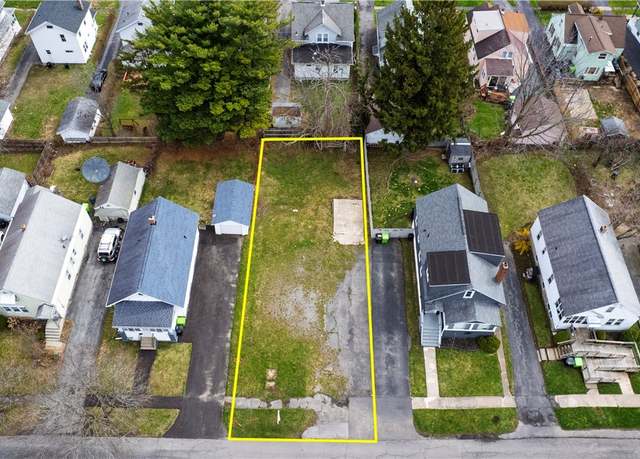 Property at 410 Kenwick Dr, Salina, NY 13208