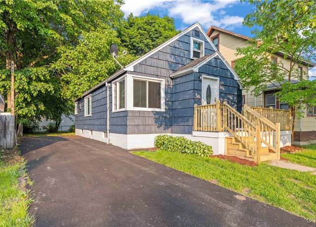 Property at 124 Aurora St, Rochester, NY 14621, 3 beds, 1 bath