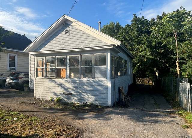 Property at 307 S Alvord St, Syracuse, NY 13203, 3 beds, 1 bath