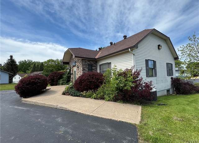 Property at 62 SW 9th St, Oswego-city, NY 13126, 4 beds, 1 bath