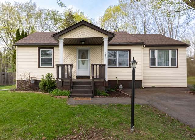 Property at 5831 Reis Dr, Cicero, NY 13039, 3 beds, 2 baths