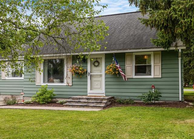 Property at 102 Bramley Dr, Camillus, NY 13031, 3 beds, 1 bath