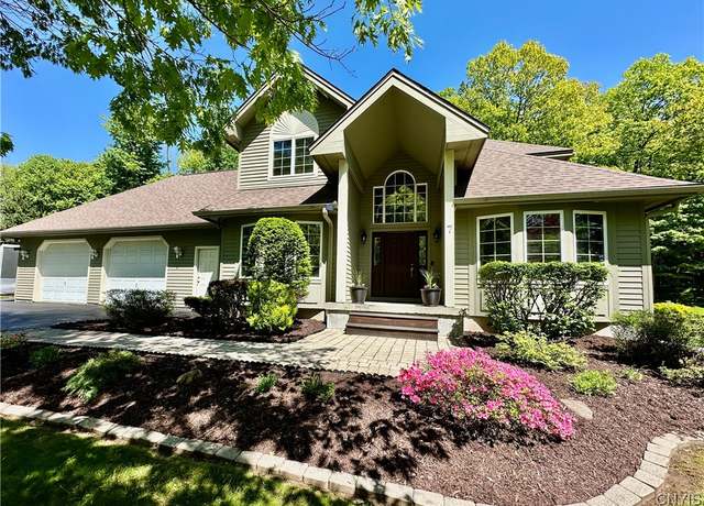 Property at 7 Kathleen Dr, Oswego, NY 13126, 4 beds, 2.5 baths