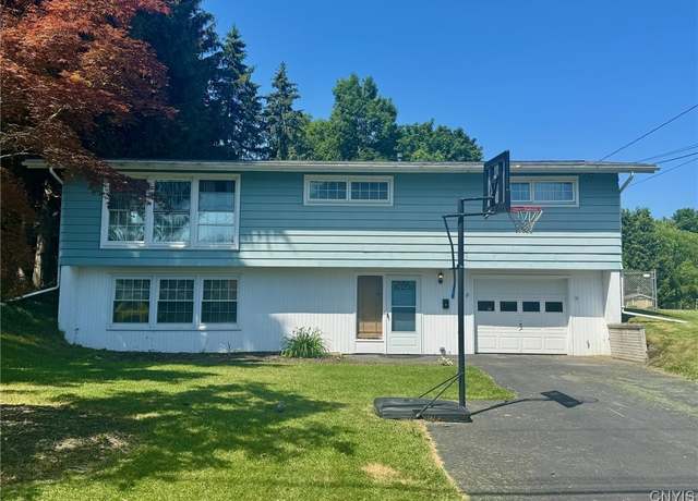 Property at 210 Wynnfield Dr, Camillus, NY 13219, 3 beds, 1.5 baths
