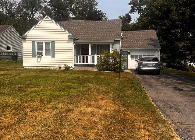 Property at 213 Ridgewood Dr, Cicero, NY 13212, 3 beds, 1.5 baths