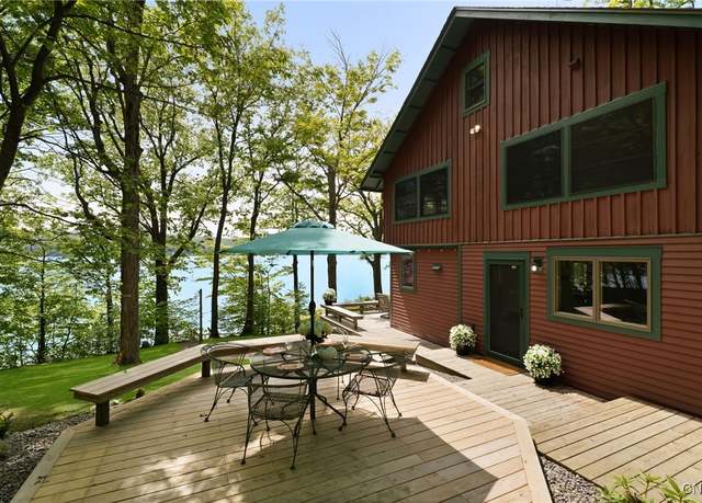Property at 1561 Red Tail Ln, Skaneateles, NY 13152, 4 beds, 2 baths