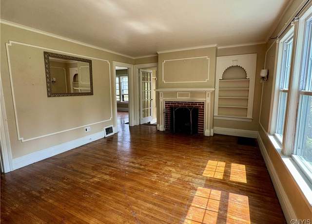 Property at 709 Parkway E, Utica, NY 13501, 4 beds, 2 baths