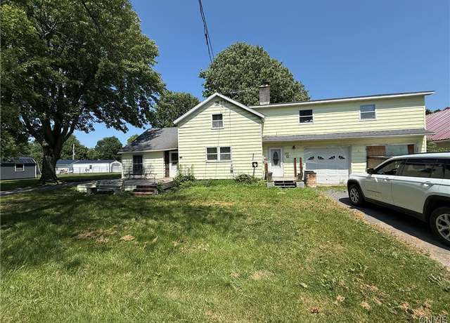 Property at 352 S Real St, Cape Vincent, NY 13618, 5 beds, 2.5 baths