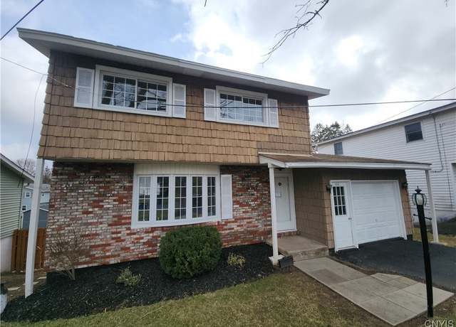 Property at 320 Gordon Pkwy, Camillus, NY 13219, 4 beds, 1.5 baths