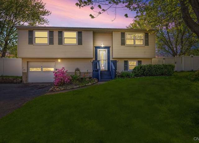 Property at 8287 Redwing Dr, Clay, NY 13090, 3 beds, 2 baths