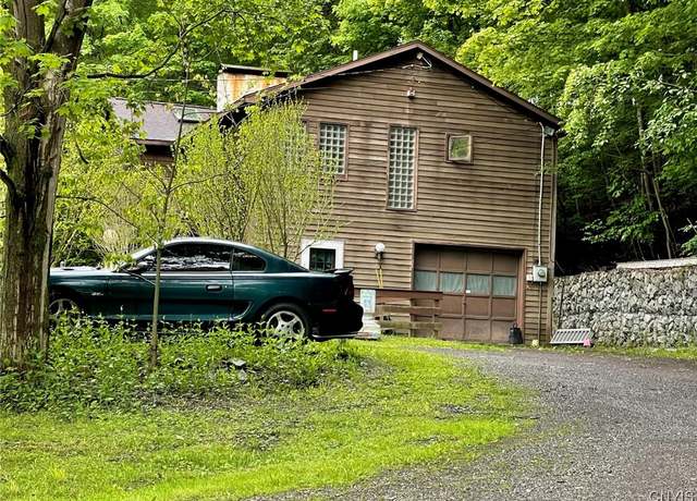 Property at 3691 Bishop Hill Rd, Marcellus, NY 13108, 4 beds, 3 baths