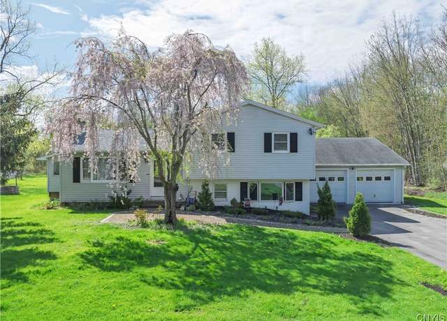 Property at 5 Flood Dr, Volney, NY 13069, 3 beds, 1.5 baths