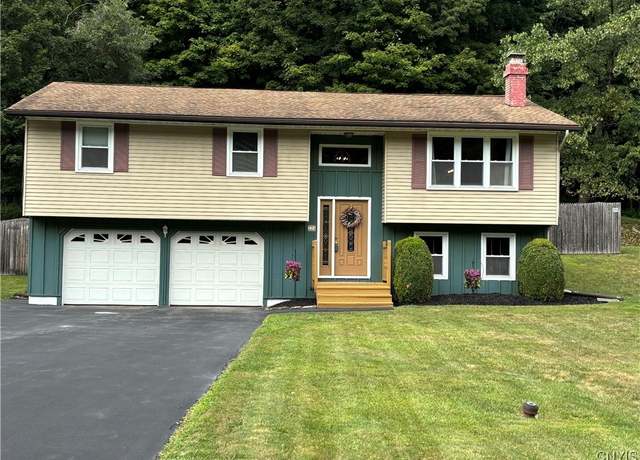 Property at 124 Terrytown Heights Dr, Camillus, NY 13219, 3 beds, 2.5 baths
