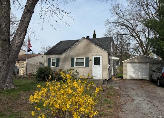 Property at 125 Maple Manor Dr, Clay, NY 13212, 4 beds, 1 bath