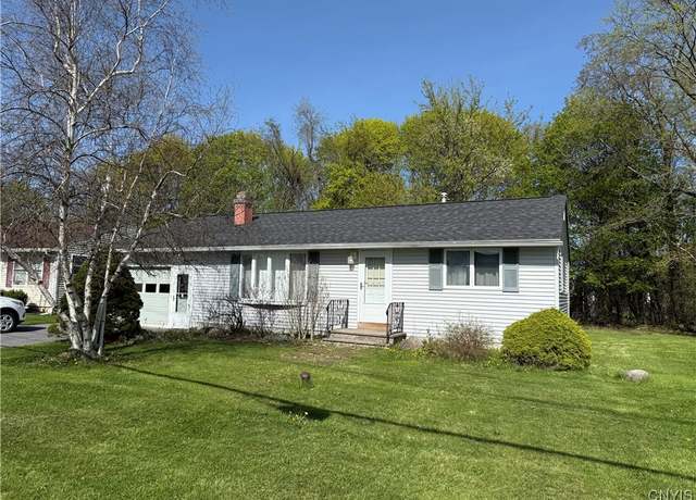 Property at 212 Vanida Dr, Camillus, NY 13031, 3 beds, 1 bath