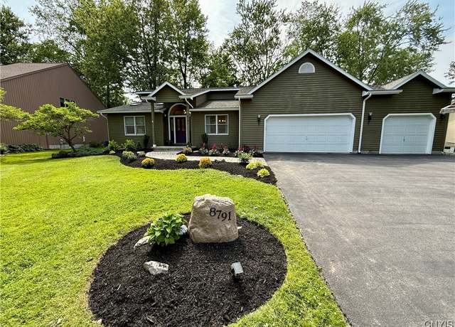 Property at 8791 Wedgefield Ln, Cicero, NY 13039, 4 beds, 2.5 baths