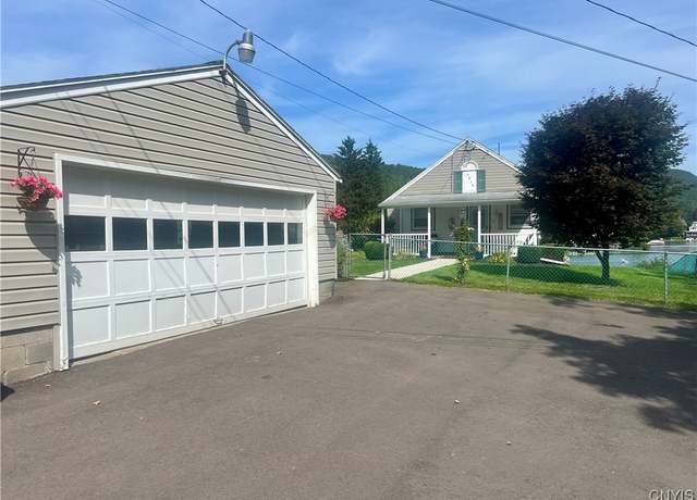 Property at 6019 Morningstar Dr, Homer, NY 13077, 3 beds, 1.5 baths