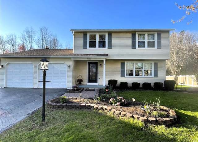 Property at 8135 Mccamidge Dr, Cicero, NY 13039, 3 beds, 1.5 baths