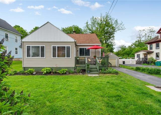Property at 127 1/2 Oxford Rd, New Hartford, NY 13413, 3 beds, 1 bath