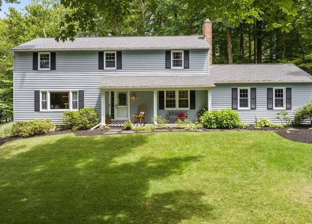 Property at 135 Fireside Ln, Camillus, NY 13031, 4 beds, 2.5 baths