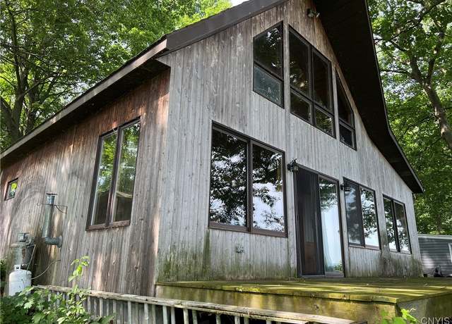 Property at 8227 Catfish Point Rd, Cape Vincent, NY 13624, 3 beds, 1 bath