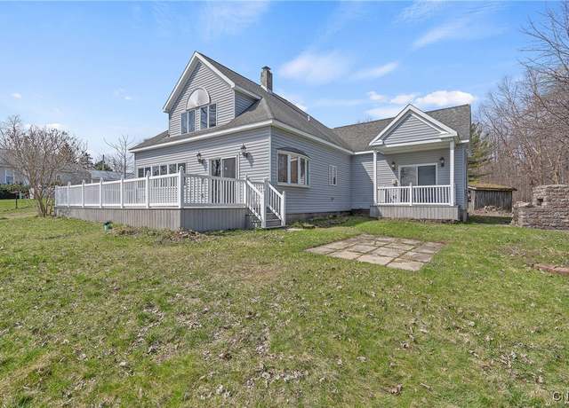 Property at 28 Wedgeworth Dr, West Monroe, NY 13167, 3 beds, 2 baths