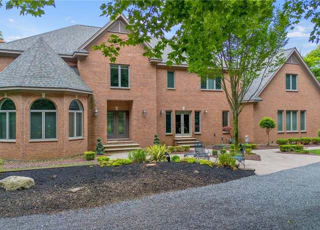 Property at 10 Pond Meadow Dr, Minetto, NY 13126, 5 beds, 6 baths