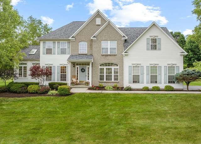 Property at 133 Raspberry Ln, Camillus, NY 13031, 4 beds, 2.5 baths