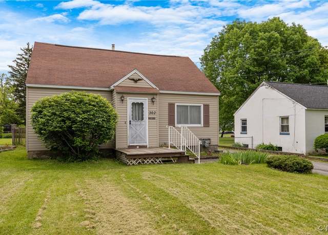 Property at 302 Northwood Dr, Salina, NY 13211, 2 beds, 1.5 baths