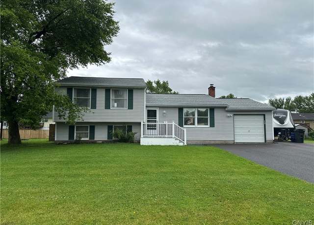 Property at 8071 Evesborough Dr, Clay, NY 13041, 3 beds, 1.5 baths