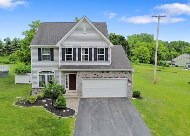 Property at 117 Shaker Hts, Camillus, NY 13031, 4 beds, 2.5 baths