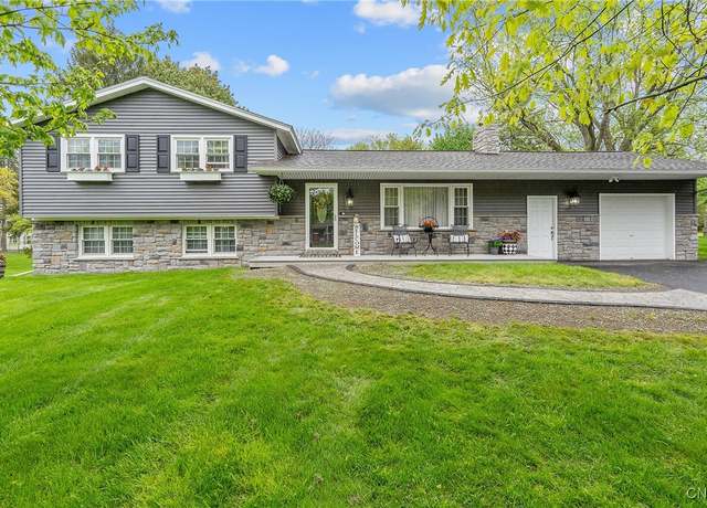 Property at 4966 Crestwood Ln, Onondaga, NY 13215, 3 beds, 2.5 baths