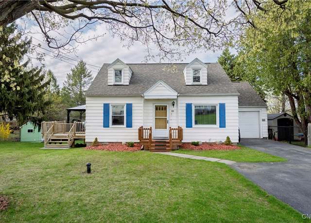 Property at 100 Glenview Pkwy, Camillus, NY 13219, 3 beds, 1.5 baths