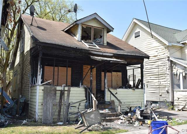 Property at 102 Herriman St, Syracuse, NY 13204, 3 beds, 1 bath