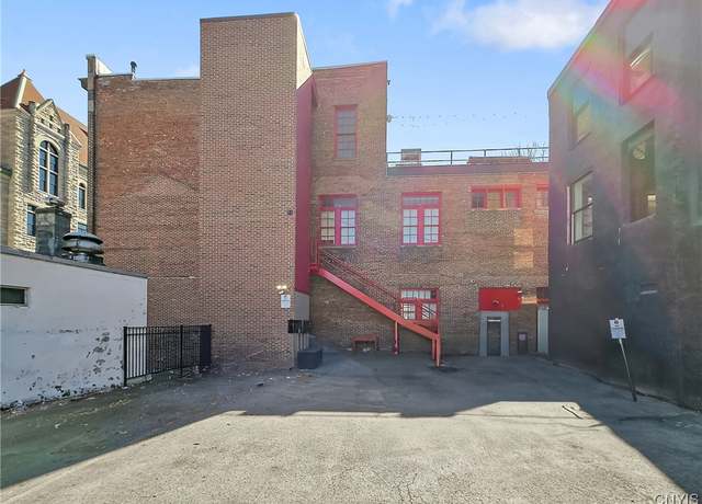 Property at 106 Montgomery St #3, Syracuse, NY 13202, 2 beds, 3 baths