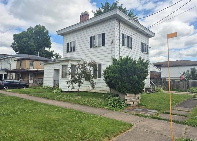 Property at 313 W 3rd St S, Fulton, NY 13069, 4 beds, 2.5 baths