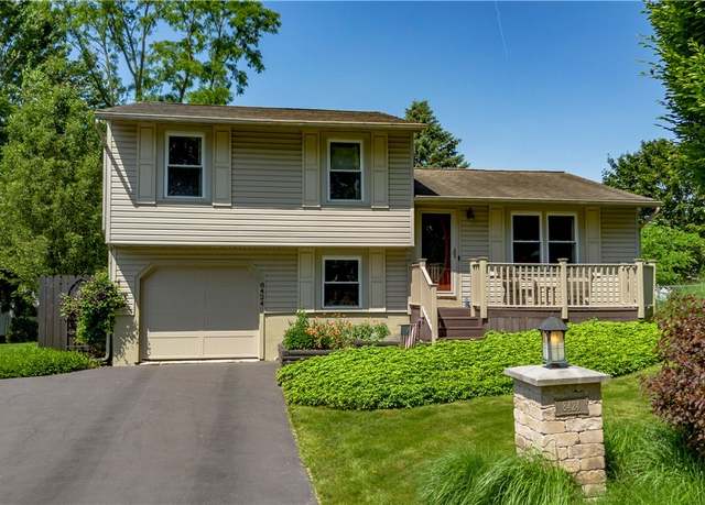 Property at 8424 Sextant Dr, Clay, NY 13027, 3 beds, 1.5 baths