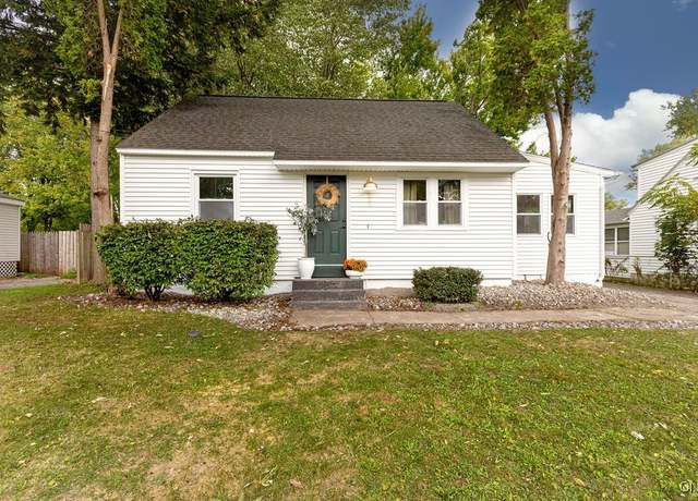 Property at 303 Richardson Dr, Clay, NY 13212, 3 beds, 1.5 baths